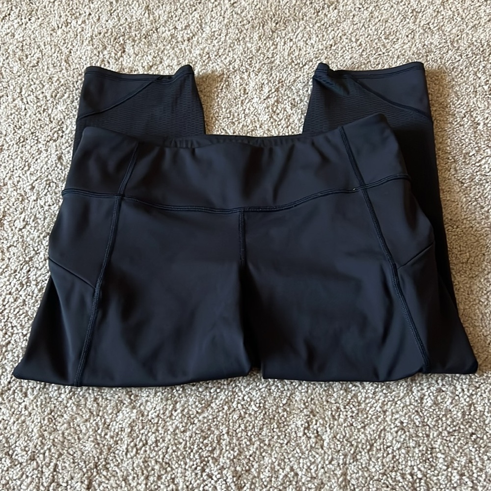 Athleta Mesh Contender Black Capri Leggings Size Medium